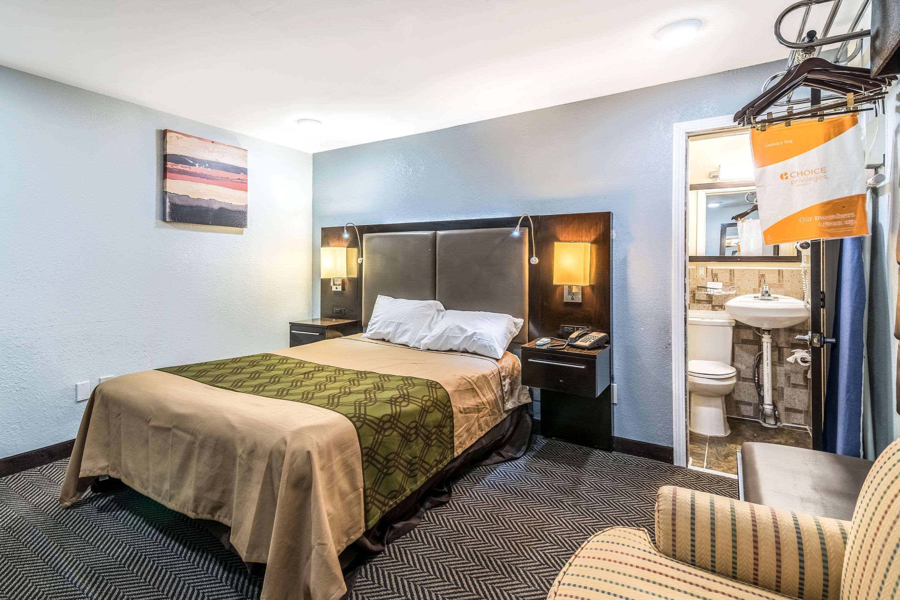Econo Lodge Rutland City Near Hwy 7 Екстериор снимка