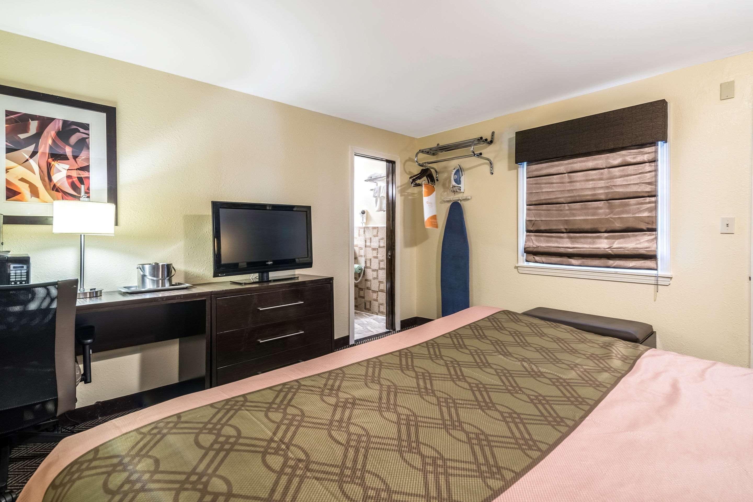Econo Lodge Rutland City Near Hwy 7 Екстериор снимка