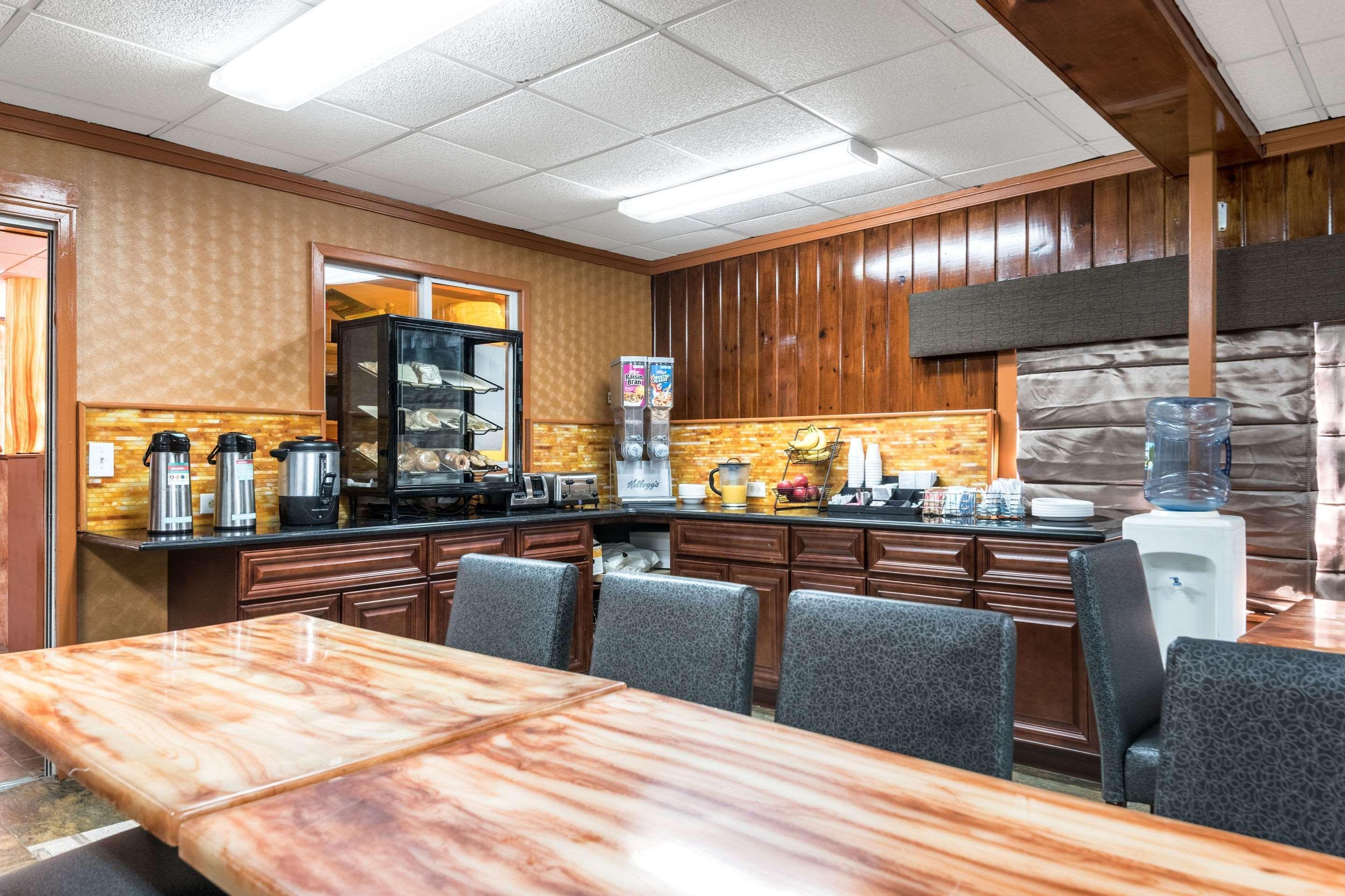 Econo Lodge Rutland City Near Hwy 7 Екстериор снимка