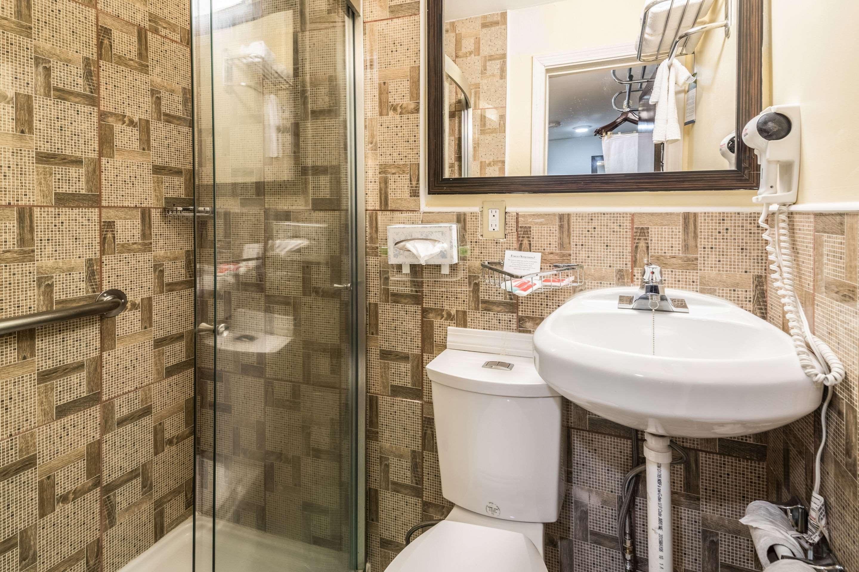 Econo Lodge Rutland City Near Hwy 7 Екстериор снимка