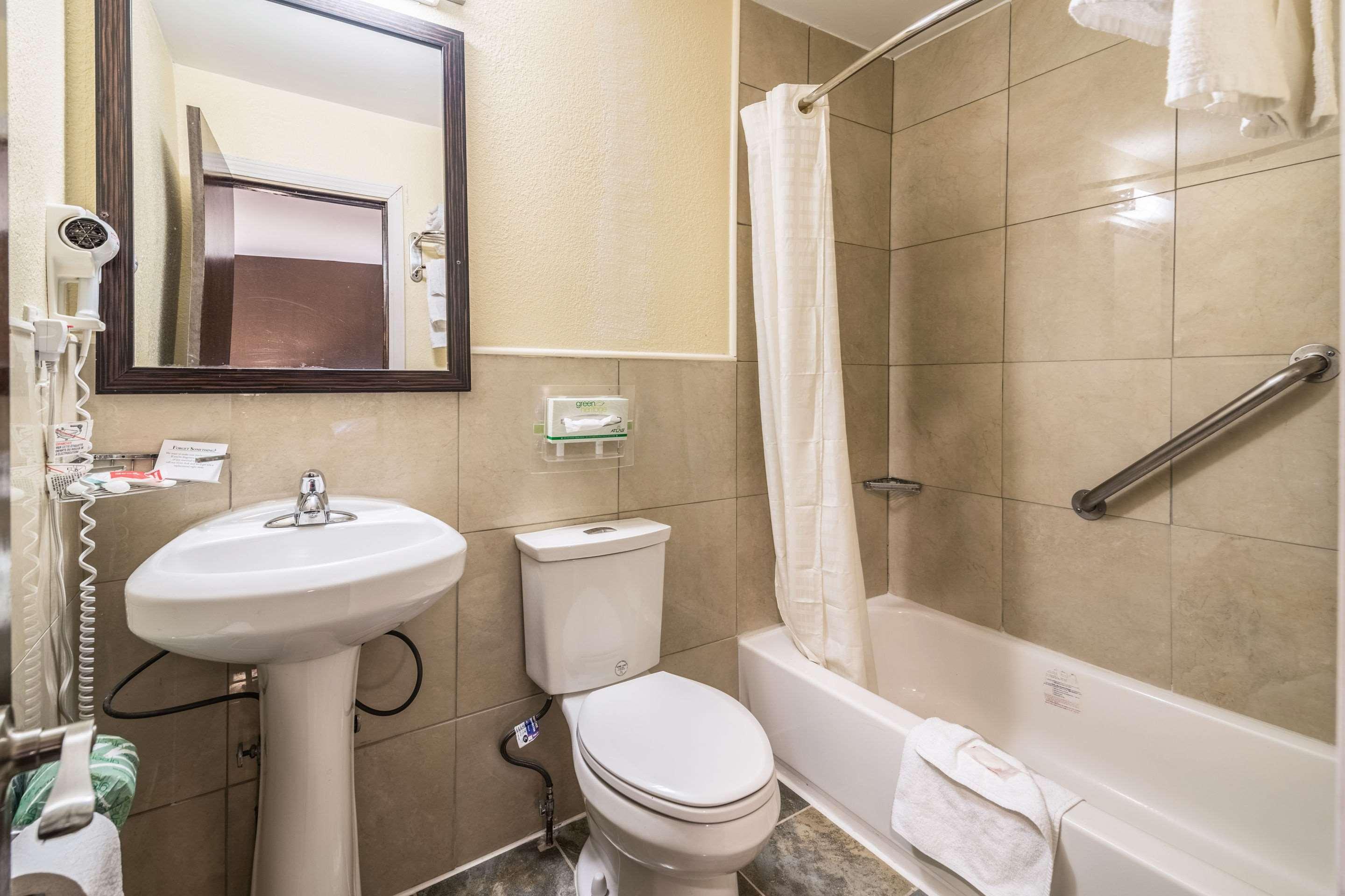 Econo Lodge Rutland City Near Hwy 7 Екстериор снимка