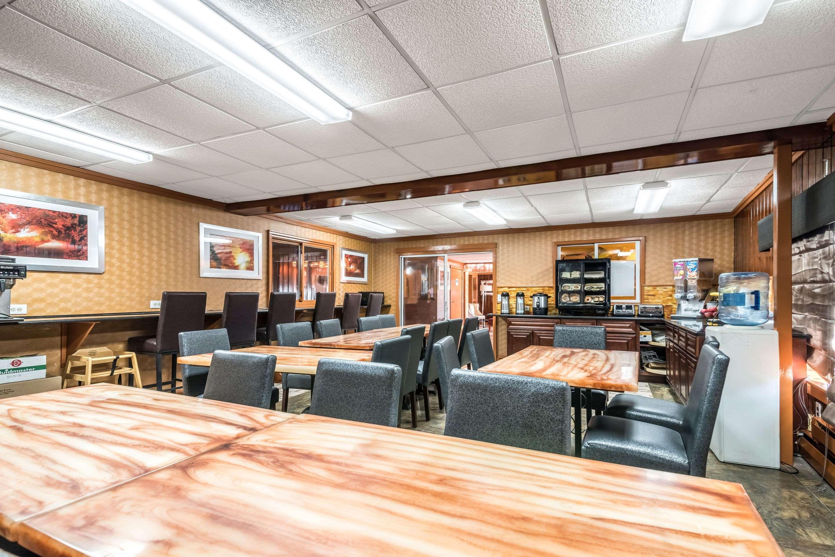 Econo Lodge Rutland City Near Hwy 7 Екстериор снимка